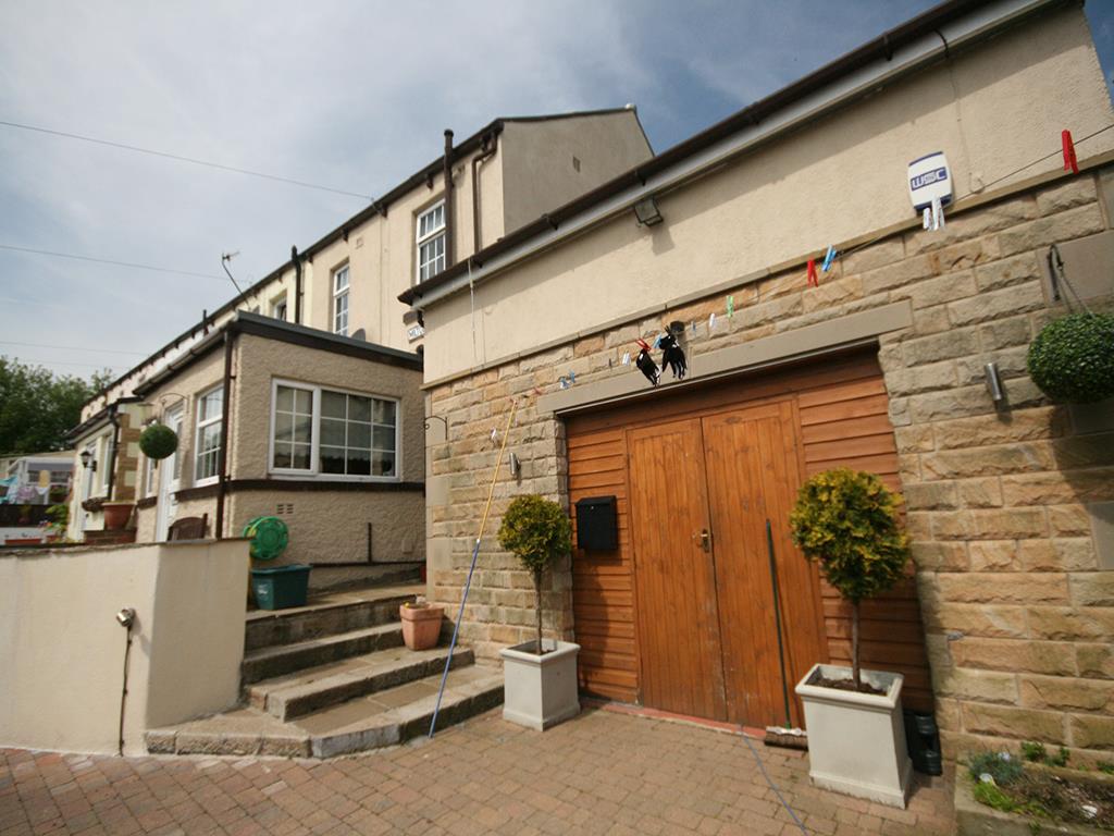 4 bedroom end terrace house To Let in Barnoldswick - Main Image